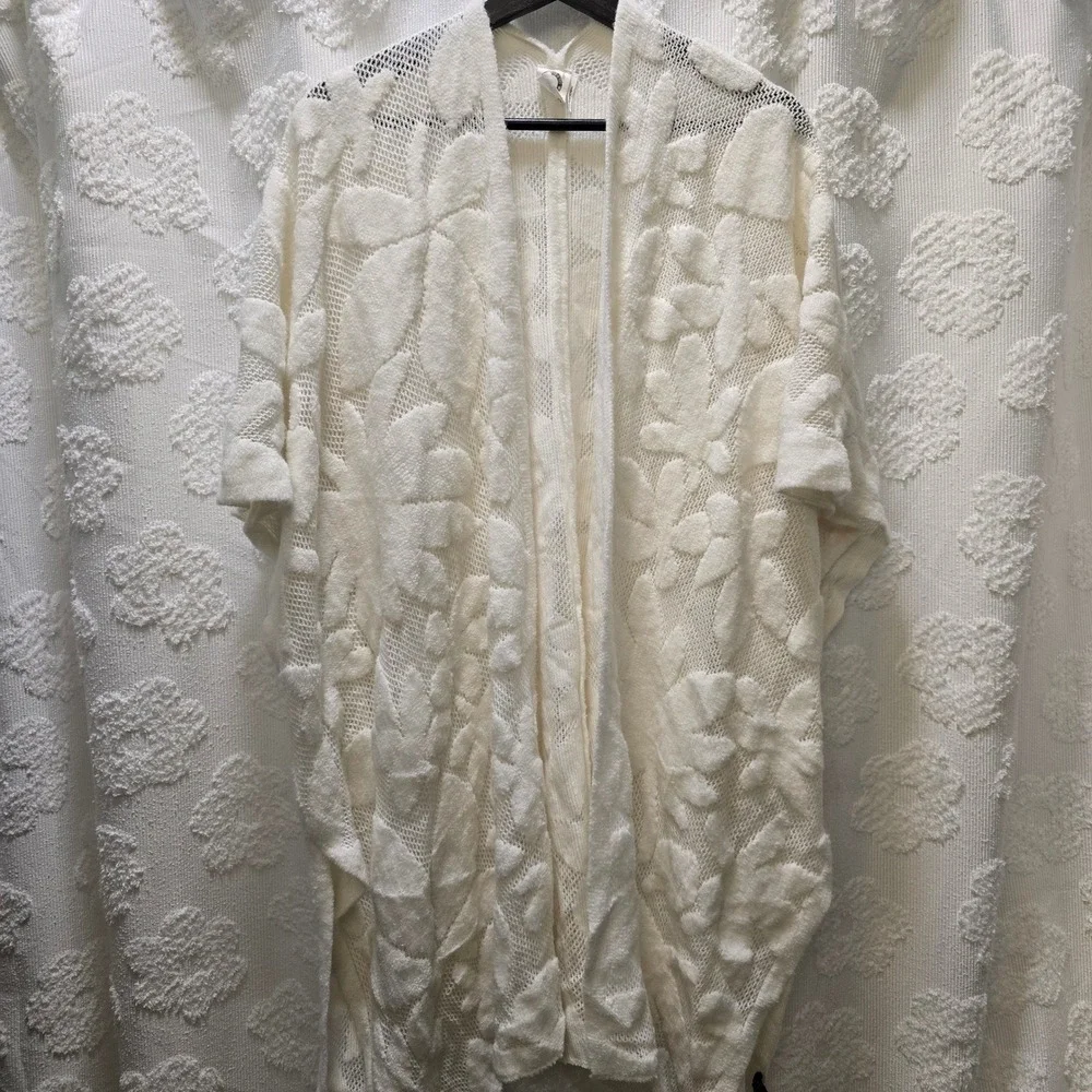 Akemi + Kin Anthropologie Floral Burnout Kimono Cardigan‎ Ivory White OS